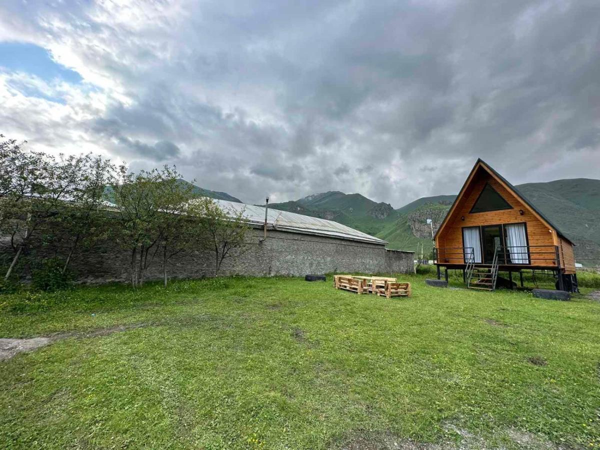 Ferienwohnung Thomas' Hut Kazbegi Exterior foto