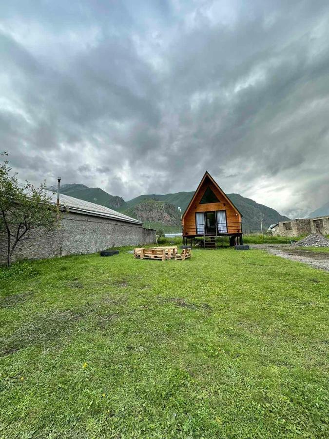 Ferienwohnung Thomas' Hut Kazbegi Exterior foto