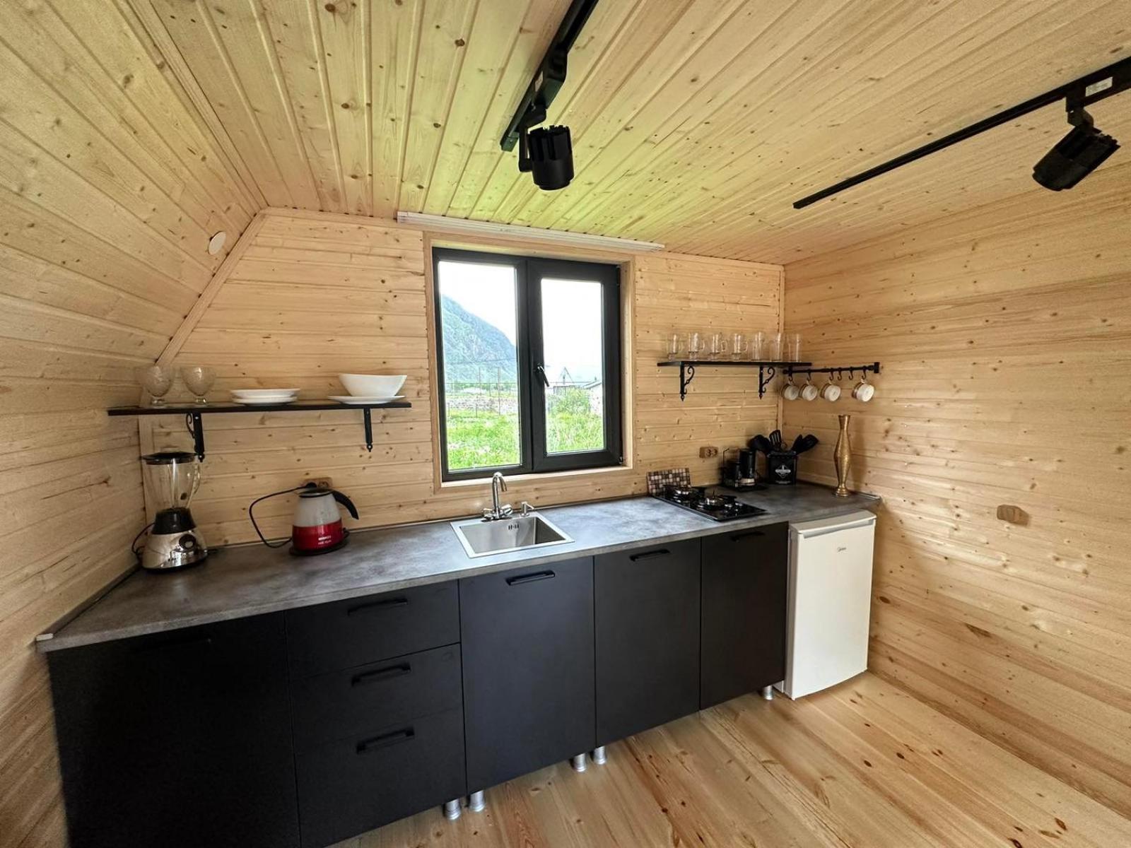 Ferienwohnung Thomas' Hut Kazbegi Exterior foto